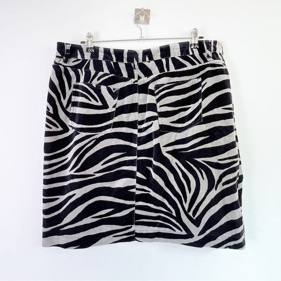 Boden Black & Grey Zebra Animal Print Velour Mini Skirt UK Size 18L - Picture 3 of 5